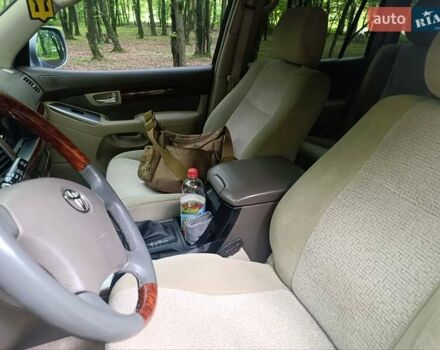 Серый Тойота Ленд Крузер Прадо, объемом двигателя 4 л и пробегом 294 тыс. км за 15111 $, фото 3 на Automoto.ua