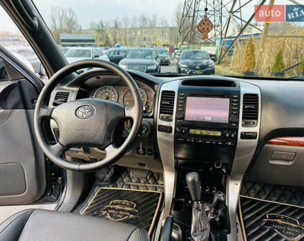 Серый Тойота Ленд Крузер Прадо, объемом двигателя 3.96 л и пробегом 292 тыс. км за 15800 $, фото 19 на Automoto.ua