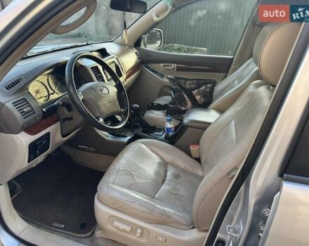 Тойота Ленд Крузер Прадо 2006 в Черновцах на Automoto.ua Серый Тойота Ленд Крузер Прадо, объемом двигателя 4 л и пробегом 228 тыс. км за 15000 $, фото 3 на Automoto.ua