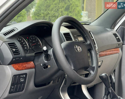 Серый Тойота Ленд Крузер Прадо, объемом двигателя 2.7 л и пробегом 183 тыс. км за 12500 $, фото 9 на Automoto.ua