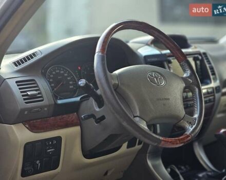 Серый Тойота Ленд Крузер Прадо, объемом двигателя 4 л и пробегом 335 тыс. км за 11550 $, фото 21 на Automoto.ua