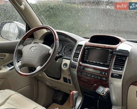 Серый Тойота Ленд Крузер Прадо, объемом двигателя 3.96 л и пробегом 305 тыс. км за 16300 $, фото 23 на Automoto.ua