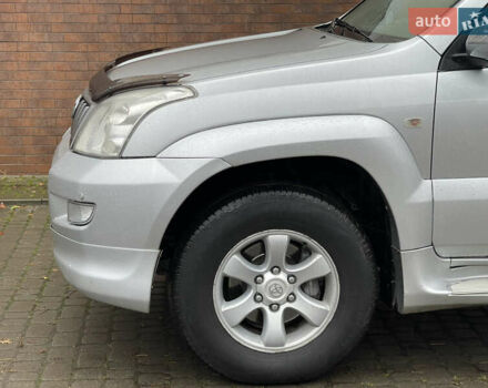 Серый Тойота Ленд Крузер Прадо, объемом двигателя 3.96 л и пробегом 305 тыс. км за 16300 $, фото 14 на Automoto.ua