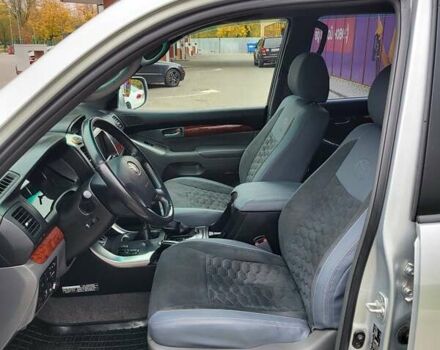 Сірий Тойота Ленд Крузер Прадо, об'ємом двигуна 3.96 л та пробігом 255 тис. км за 16700 $, фото 6 на Automoto.ua