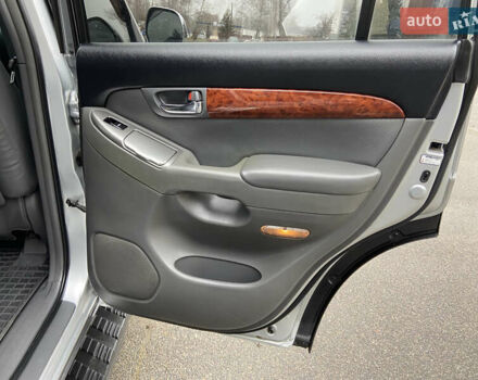 Сірий Тойота Ленд Крузер Прадо, об'ємом двигуна 3.96 л та пробігом 235 тис. км за 15300 $, фото 18 на Automoto.ua