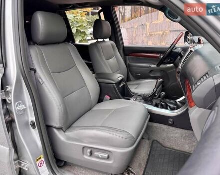 Сірий Тойота Ленд Крузер Прадо, об'ємом двигуна 4 л та пробігом 250 тис. км за 13900 $, фото 10 на Automoto.ua