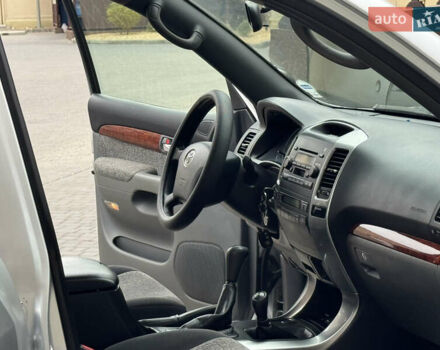 Серый Тойота Ленд Крузер Прадо, объемом двигателя 2.7 л и пробегом 183 тыс. км за 12500 $, фото 16 на Automoto.ua