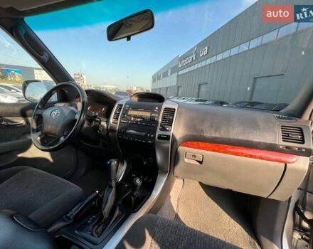 Сірий Тойота Ленд Крузер Прадо, об'ємом двигуна 4 л та пробігом 166 тис. км за 17500 $, фото 3 на Automoto.ua