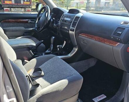 Серый Тойота Ленд Крузер Прадо, объемом двигателя 4 л и пробегом 257 тыс. км за 17000 $, фото 9 на Automoto.ua