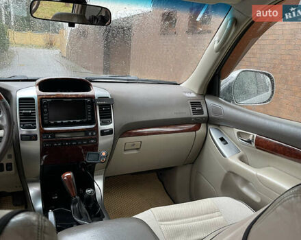 Серый Тойота Ленд Крузер Прадо, объемом двигателя 3.96 л и пробегом 305 тыс. км за 16300 $, фото 18 на Automoto.ua