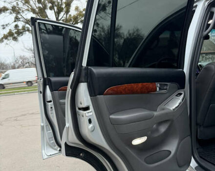 Сірий Тойота Ленд Крузер Прадо, об'ємом двигуна 4 л та пробігом 203 тис. км за 15499 $, фото 39 на Automoto.ua