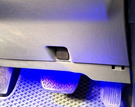 Серый Тойота Ленд Крузер Прадо, объемом двигателя 4 л и пробегом 316 тыс. км за 14040 $, фото 5 на Automoto.ua