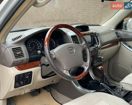 Серый Тойота Ленд Крузер Прадо, объемом двигателя 3.96 л и пробегом 305 тыс. км за 16300 $, фото 16 на Automoto.ua