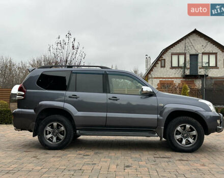 Серый Тойота Ленд Крузер Прадо, объемом двигателя 4 л и пробегом 298 тыс. км за 15300 $, фото 4 на Automoto.ua