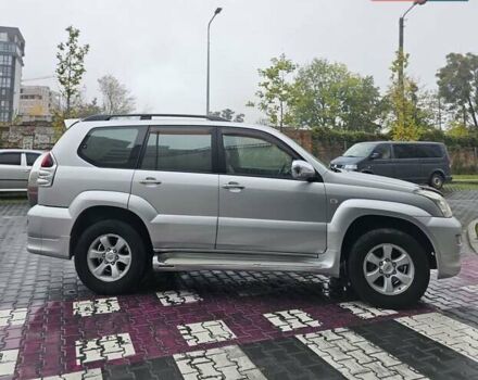 Серый Тойота Ленд Крузер Прадо, объемом двигателя 4 л и пробегом 335 тыс. км за 11550 $, фото 4 на Automoto.ua