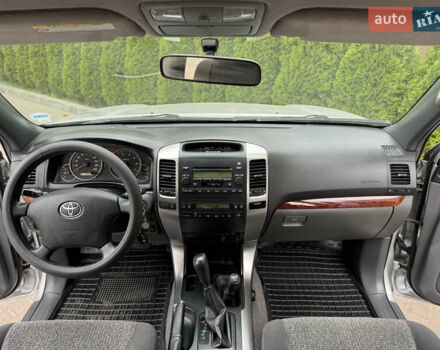 Серый Тойота Ленд Крузер Прадо, объемом двигателя 2.7 л и пробегом 183 тыс. км за 12500 $, фото 19 на Automoto.ua