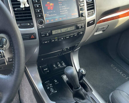 Серый Тойота Ленд Крузер Прадо, объемом двигателя 4 л и пробегом 298 тыс. км за 16500 $, фото 6 на Automoto.ua