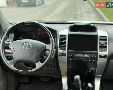 Серый Тойота Ленд Крузер Прадо, объемом двигателя 4 л и пробегом 330 тыс. км за 13350 $, фото 26 на Automoto.ua