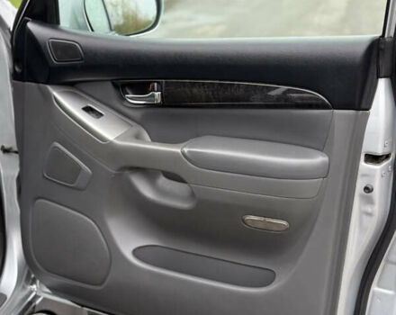 Серый Тойота Ленд Крузер Прадо, объемом двигателя 4 л и пробегом 330 тыс. км за 13350 $, фото 14 на Automoto.ua