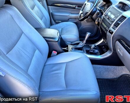 Серый Тойота Ленд Крузер Прадо, объемом двигателя 4 л и пробегом 139 тыс. км за 19700 $, фото 6 на Automoto.ua