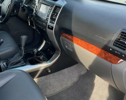 Серый Тойота Ленд Крузер Прадо, объемом двигателя 4 л и пробегом 298 тыс. км за 16500 $, фото 25 на Automoto.ua