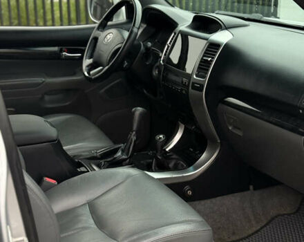 Серый Тойота Ленд Крузер Прадо, объемом двигателя 4 л и пробегом 330 тыс. км за 13350 $, фото 12 на Automoto.ua