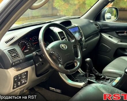 Серый Тойота Ленд Крузер Прадо, объемом двигателя 4 л и пробегом 195 тыс. км за 15800 $, фото 5 на Automoto.ua