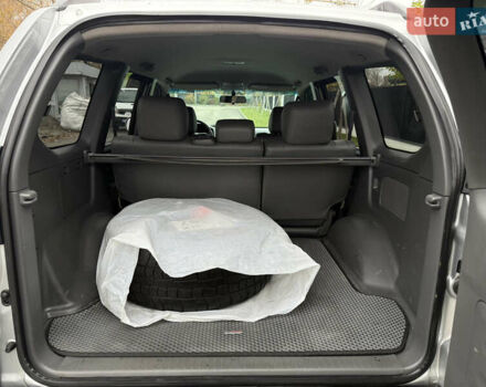 Серый Тойота Ленд Крузер Прадо, объемом двигателя 4 л и пробегом 330 тыс. км за 13350 $, фото 36 на Automoto.ua