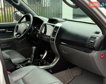 Серый Тойота Ленд Крузер Прадо, объемом двигателя 4 л и пробегом 330 тыс. км за 13350 $, фото 13 на Automoto.ua