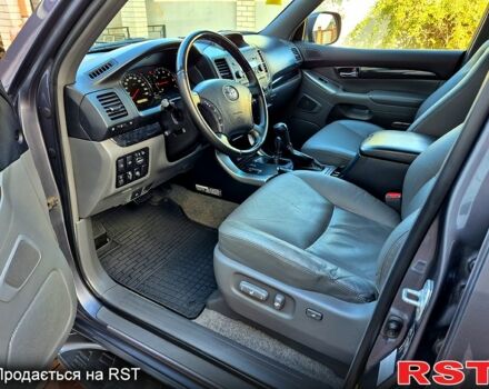 Серый Тойота Ленд Крузер Прадо, объемом двигателя 4 л и пробегом 139 тыс. км за 19700 $, фото 7 на Automoto.ua