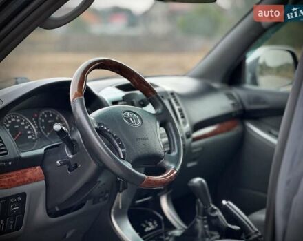 Серый Тойота Ленд Крузер Прадо, объемом двигателя 4 л и пробегом 245 тыс. км за 17000 $, фото 19 на Automoto.ua