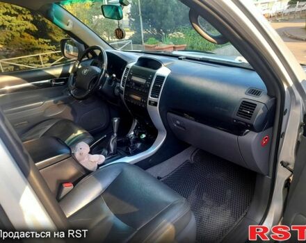 Сірий Тойота Ленд Крузер Прадо, об'ємом двигуна 4 л та пробігом 275 тис. км за 16500 $, фото 3 на Automoto.ua