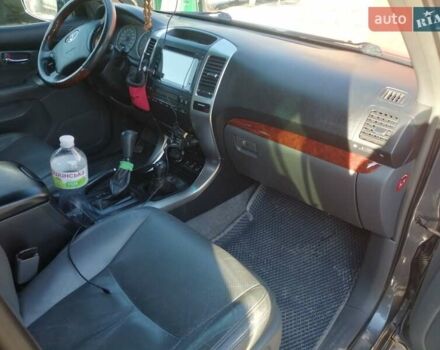 Серый Тойота Ленд Крузер Прадо, объемом двигателя 4 л и пробегом 245 тыс. км за 17000 $, фото 2 на Automoto.ua