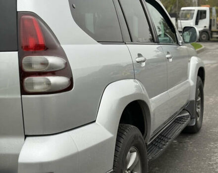 Серый Тойота Ленд Крузер Прадо, объемом двигателя 4 л и пробегом 330 тыс. км за 13350 $, фото 6 на Automoto.ua