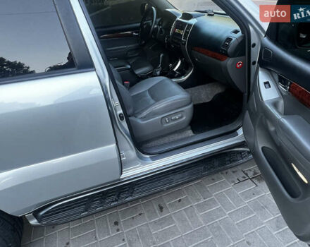 Серый Тойота Ленд Крузер Прадо, объемом двигателя 3.96 л и пробегом 200 тыс. км за 15900 $, фото 3 на Automoto.ua