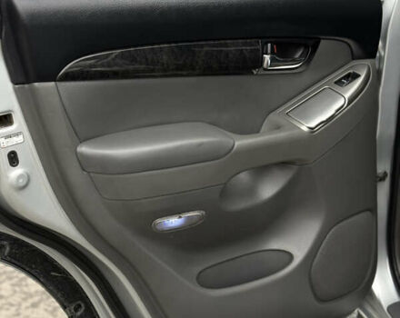 Серый Тойота Ленд Крузер Прадо, объемом двигателя 4 л и пробегом 330 тыс. км за 13350 $, фото 29 на Automoto.ua