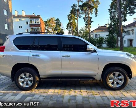 Тойота Ленд Крузер Прадо 2010 в Сумах на Automoto.ua Серый Тойота Ленд Крузер Прадо, объемом двигателя 2.7 л и пробегом 190 тыс. км за 18950 $, фото 1 на Automoto.ua