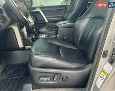 Серый Тойота Ленд Крузер Прадо, объемом двигателя 4 л и пробегом 256 тыс. км за 23900 $, фото 19 на Automoto.ua