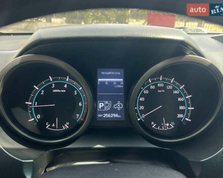 Серый Тойота Ленд Крузер Прадо, объемом двигателя 4 л и пробегом 256 тыс. км за 23900 $, фото 32 на Automoto.ua