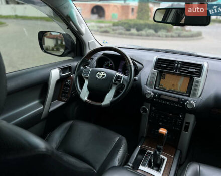 Серый Тойота Ленд Крузер Прадо, объемом двигателя 4 л и пробегом 220 тыс. км за 24300 $, фото 23 на Automoto.ua