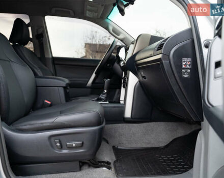 Сірий Тойота Ленд Крузер Прадо, об'ємом двигуна 3.96 л та пробігом 232 тис. км за 22900 $, фото 24 на Automoto.ua