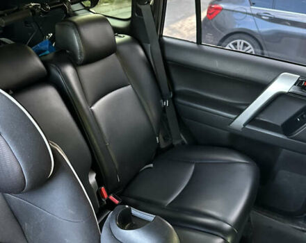 Серый Тойота Ленд Крузер Прадо, объемом двигателя 3 л и пробегом 320 тыс. км за 18200 $, фото 18 на Automoto.ua