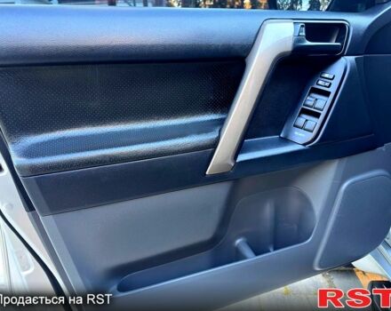 Тойота Ленд Крузер Прадо 2010 в Сумах на Automoto.ua Серый Тойота Ленд Крузер Прадо, объемом двигателя 2.7 л и пробегом 190 тыс. км за 18950 $, фото 3 на Automoto.ua
