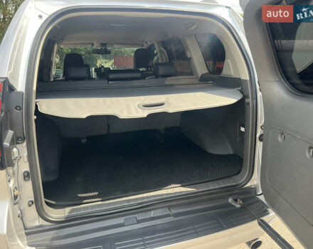 Серый Тойота Ленд Крузер Прадо, объемом двигателя 4 л и пробегом 256 тыс. км за 23900 $, фото 27 на Automoto.ua