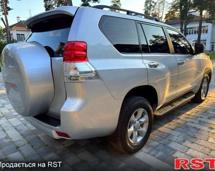 Тойота Ленд Крузер Прадо 2010 в Сумах на Automoto.ua Серый Тойота Ленд Крузер Прадо, объемом двигателя 2.7 л и пробегом 190 тыс. км за 18950 $, фото 2 на Automoto.ua
