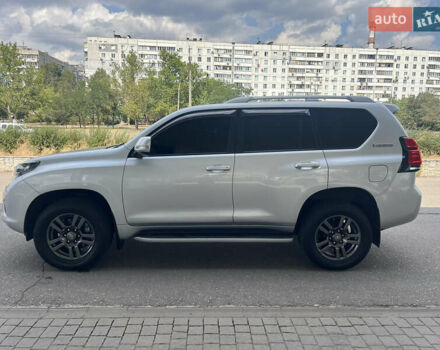 Серый Тойота Ленд Крузер Прадо, объемом двигателя 4 л и пробегом 256 тыс. км за 23900 $, фото 5 на Automoto.ua