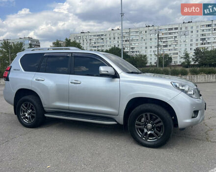 Серый Тойота Ленд Крузер Прадо, объемом двигателя 4 л и пробегом 256 тыс. км за 23900 $, фото 14 на Automoto.ua