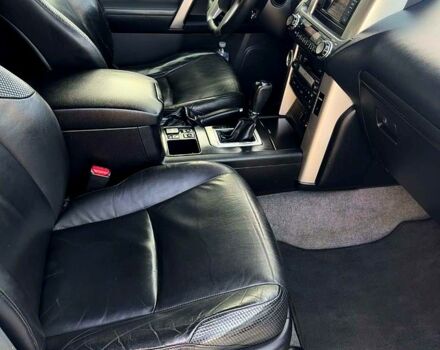 Сірий Тойота Ленд Крузер Прадо, об'ємом двигуна 4 л та пробігом 240 тис. км за 22950 $, фото 2 на Automoto.ua