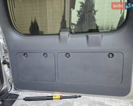 Серый Тойота Ленд Крузер Прадо, объемом двигателя 3 л и пробегом 281 тыс. км за 21900 $, фото 30 на Automoto.ua