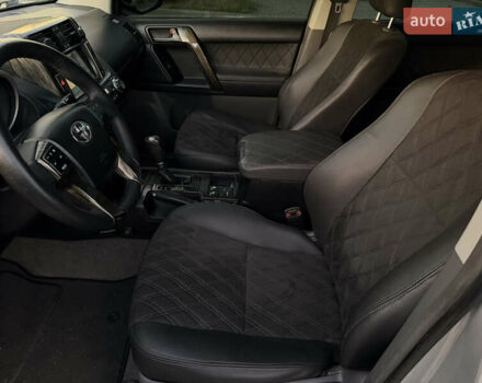 Серый Тойота Ленд Крузер Прадо, объемом двигателя 3 л и пробегом 243 тыс. км за 21500 $, фото 17 на Automoto.ua